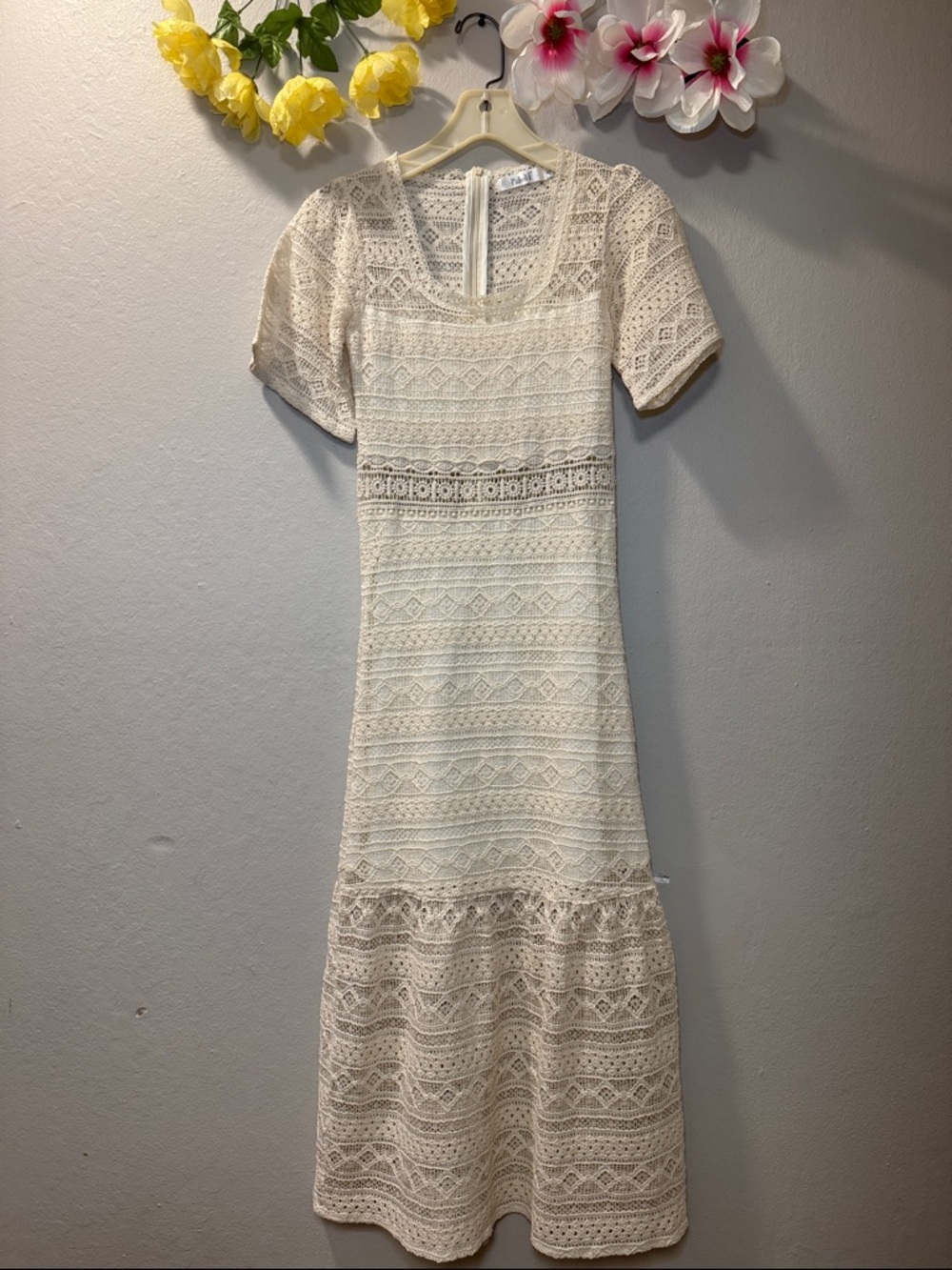 Cream Lace Midi Dress with Short Sleeves